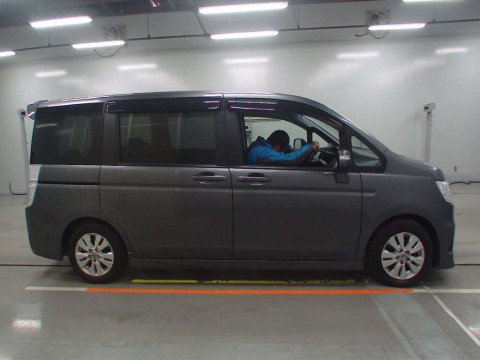 2010 Honda Step WGN Spada RK5[2]