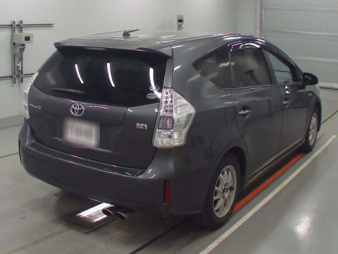 2014 Toyota Prius alpha ZVW41W[1]