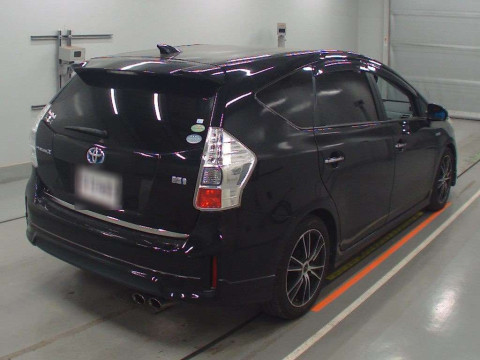 2014 Toyota Prius alpha ZVW41W[1]