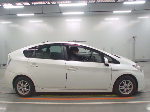 2010 Toyota Prius ZVW30[2]