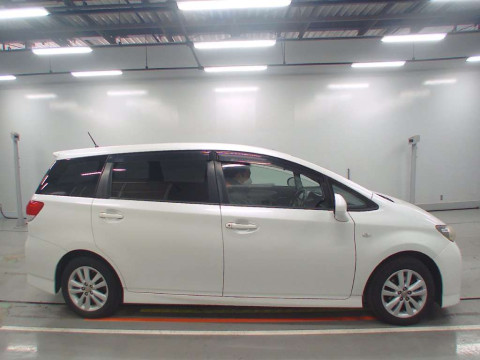 2010 Toyota Wish ZGE20W[2]