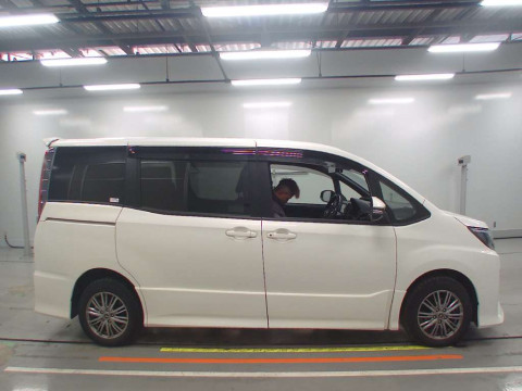 2018 Toyota Noah ZRR85W[2]