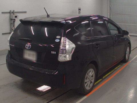 2011 Toyota Prius alpha ZVW40W[1]