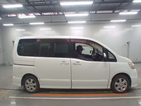 2008 Nissan Serena CC25[2]