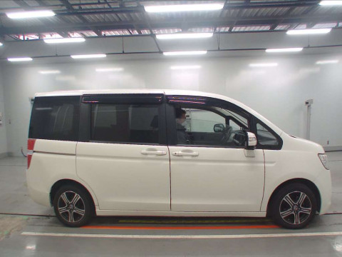 2010 Honda Step WGN RK1[2]