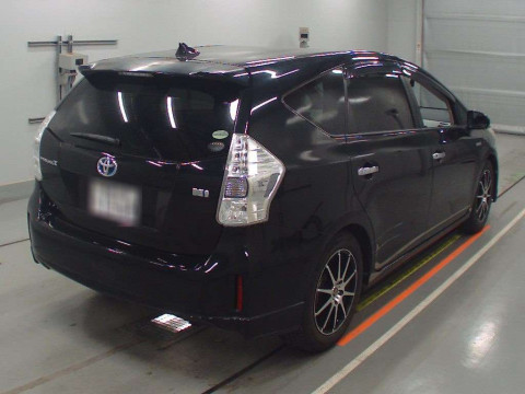 2012 Toyota Prius alpha ZVW41W[1]