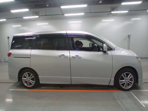 2013 Nissan Elgrand PE52[2]