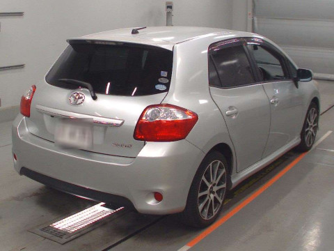 2010 Toyota Auris NZE151H[1]