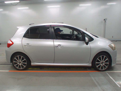 2010 Toyota Auris NZE151H[2]