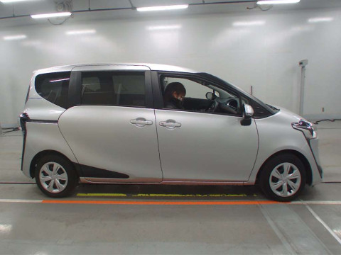 2019 Toyota Sienta NSP170G[2]