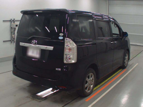 2009 Toyota Voxy ZRR75W[1]