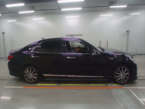 2013 Toyota Crown Hybrid AWS210[2]