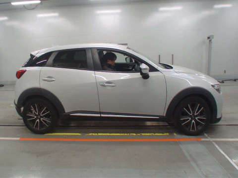 2015 Mazda CX-3 DK5FW[2]