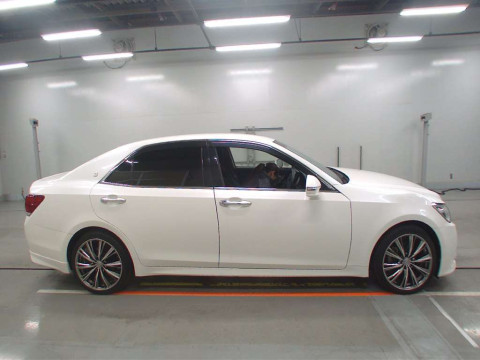 2014 Toyota Crown GRS210[2]