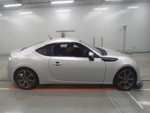 2014 Toyota 86 ZN6[2]