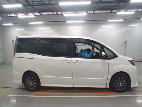 2018 Toyota Noah ZRR85W[2]