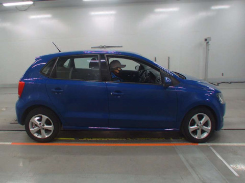 2012 Volkswagen Polo 6RCBZ[2]