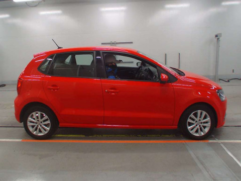 2017 Volkswagen Polo 6RCJZ[2]