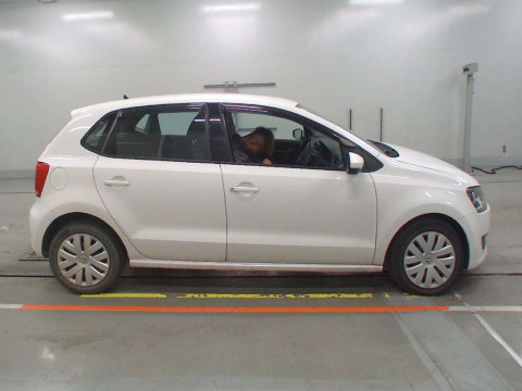 2012 Volkswagen Polo 6RCBZ[2]