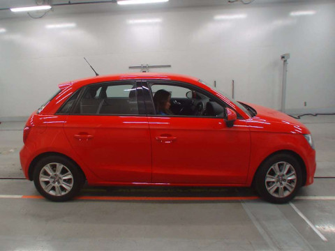 2013 Audi A1 Sportback 8XCAX[2]