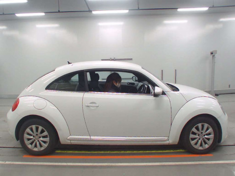 2014 Volkswagen Beetle 16CBZ[2]