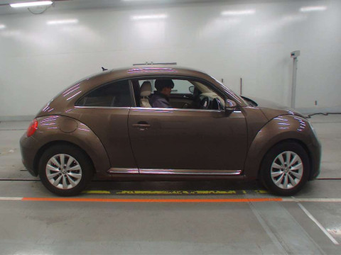 2015 Volkswagen Beetle 16CBZ[2]