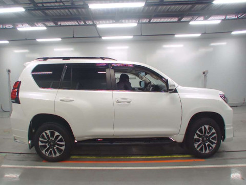 2022 Toyota Land Cruiser Prado GDJ150W[2]