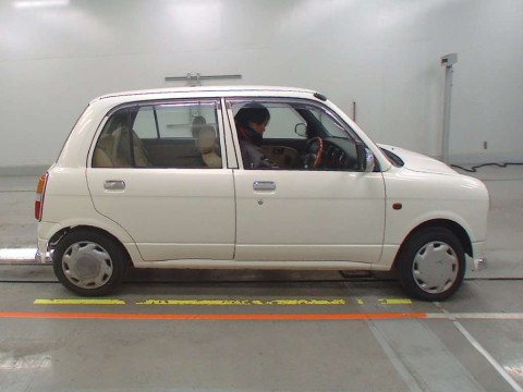 2003 Daihatsu Miragino L700S[2]