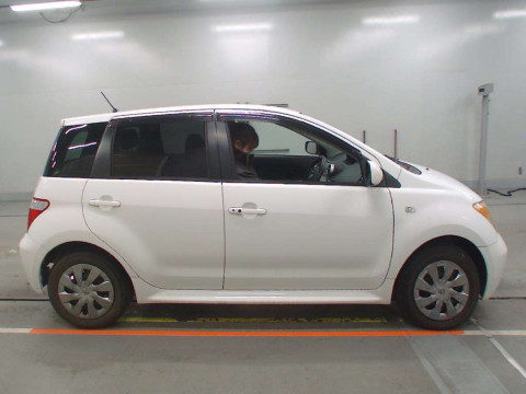 2006 Toyota IST NCP60[2]