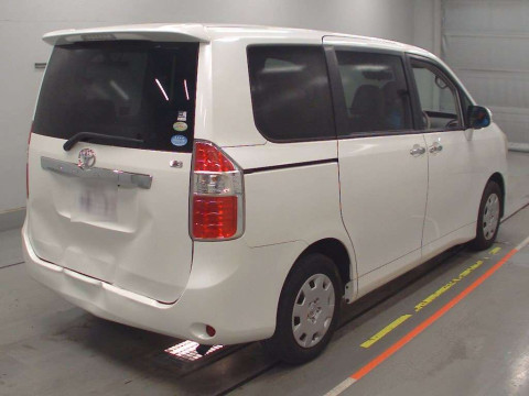 2009 Toyota Noah ZRR70G[1]