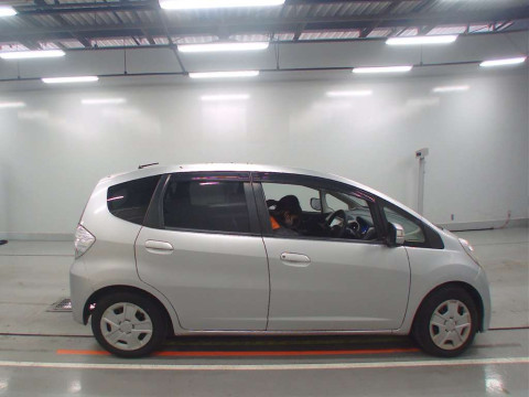 2011 Honda Fit Hybrid GP1[2]