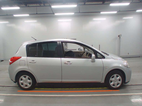 2009 Nissan Tiida C11[2]