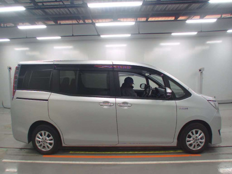 2019 Toyota Noah ZWR80G[2]