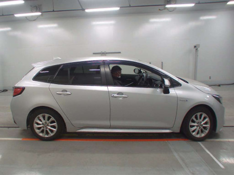 2019 Toyota Corolla Touring Wagon ZWE211W[2]