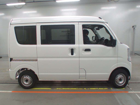 2024 Nissan NV100 Clipper DR17V[2]