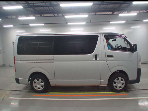 2016 Toyota Hiace Van TRH200V[2]