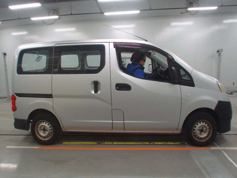 2010 Nissan NV200 Vanette VM20[2]