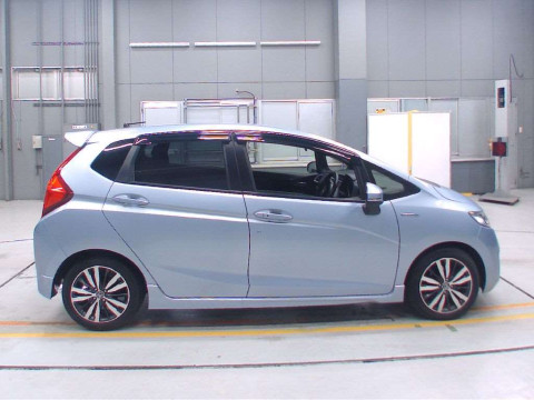 2016 Honda Fit Hybrid GP5[2]