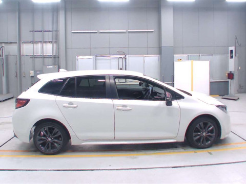 2020 Toyota Corolla Touring Wagon ZWE214W[2]