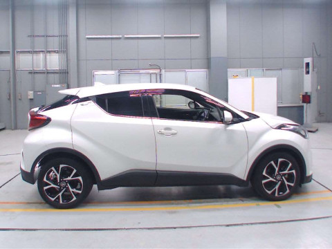 2018 Toyota C-HR NGX10[2]