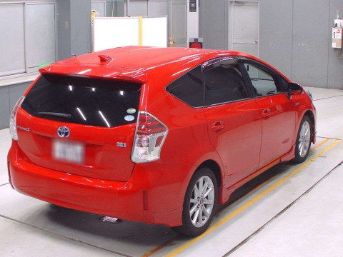 2015 Toyota Prius alpha ZVW41W[1]