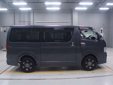 2011 Toyota Regiusace Van TRH200V[2]