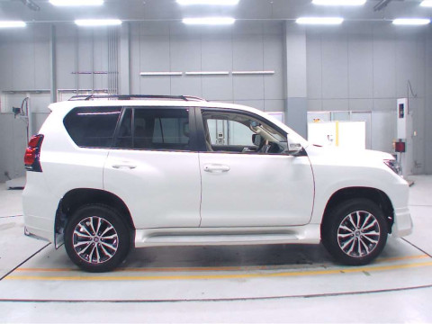 2020 Toyota Land Cruiser Prado TRJ150W[2]