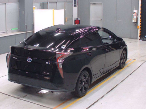 2017 Toyota Prius ZVW55[1]