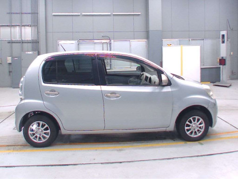 2011 Toyota Passo KGC30[2]