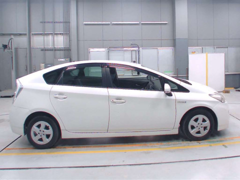 2010 Toyota Prius ZVW30[2]