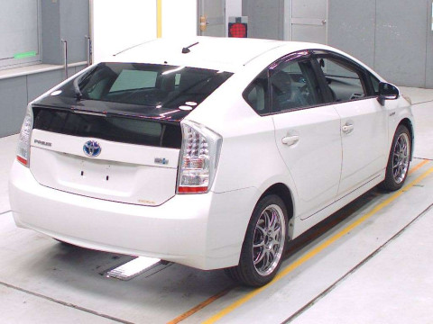 2010 Toyota Prius ZVW30[1]