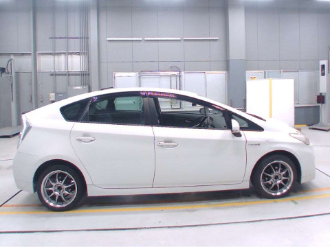 2010 Toyota Prius ZVW30[2]