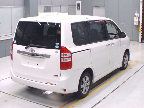 2012 Toyota Noah ZRR70G[1]