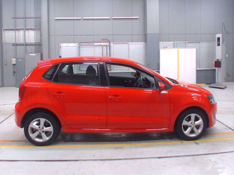 2012 Volkswagen Polo 6RCBZ[2]